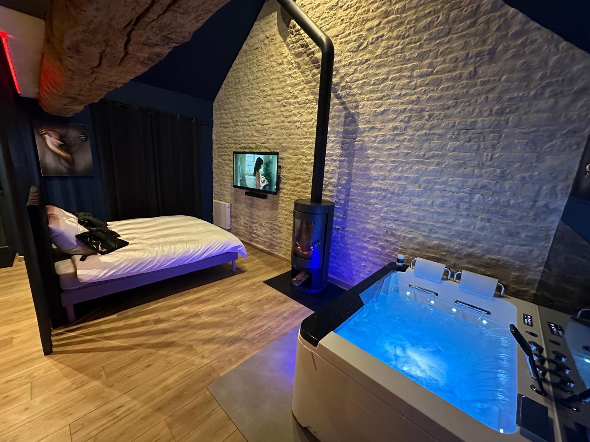 Roomandx-loveroom-caen-bayeux Holiday home Le Fresne-Camilly